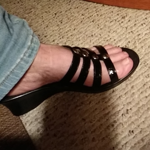 Shoes - Picture 4 of 4